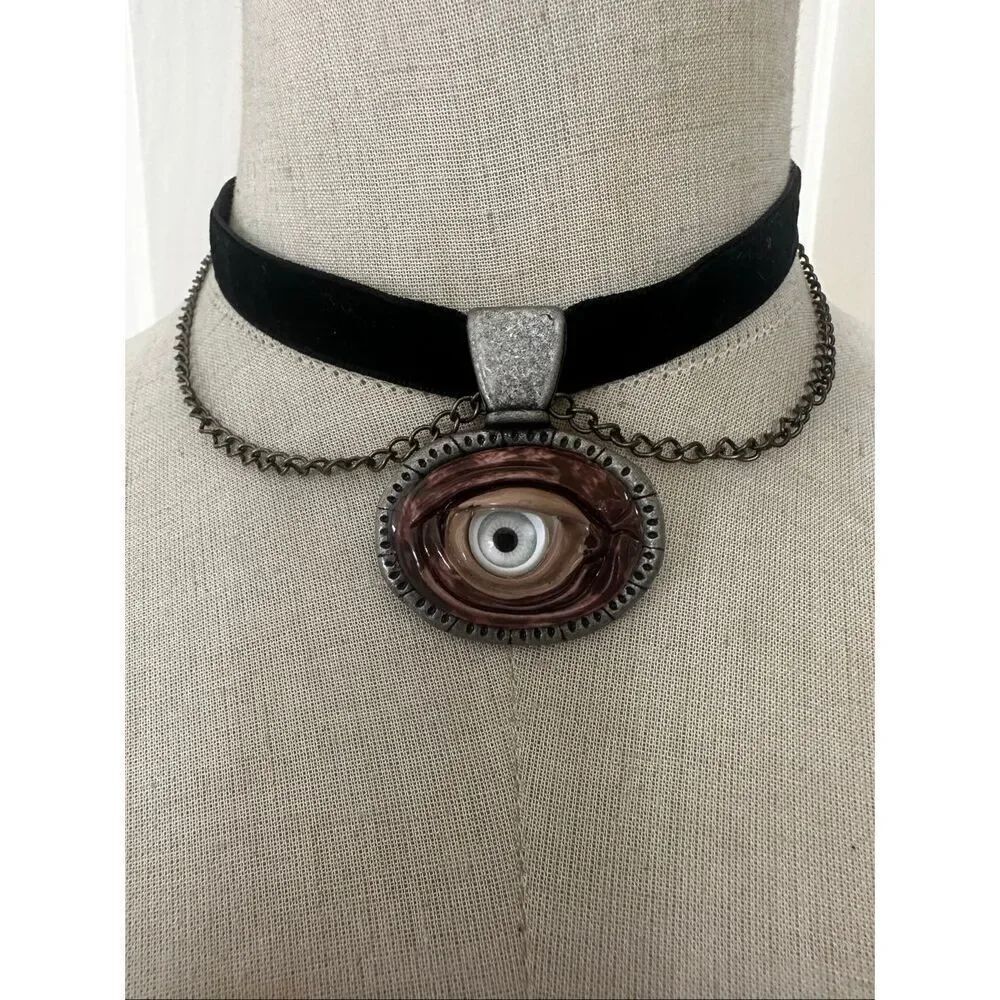 Disney Hocus Pocus Winifred Sanderson necklace